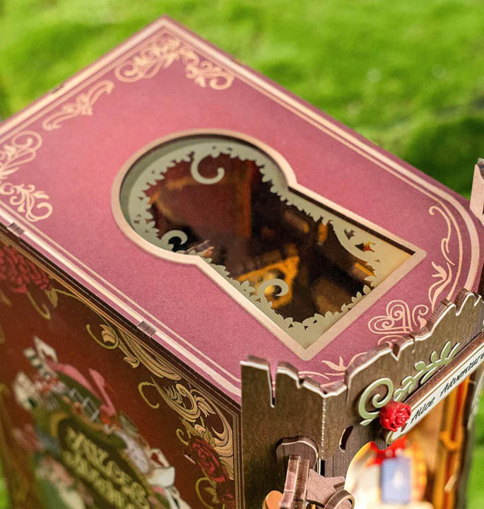 Produktvisualisierung_Modellierung Robotime Book Nook Alice Adventure TGB12 5