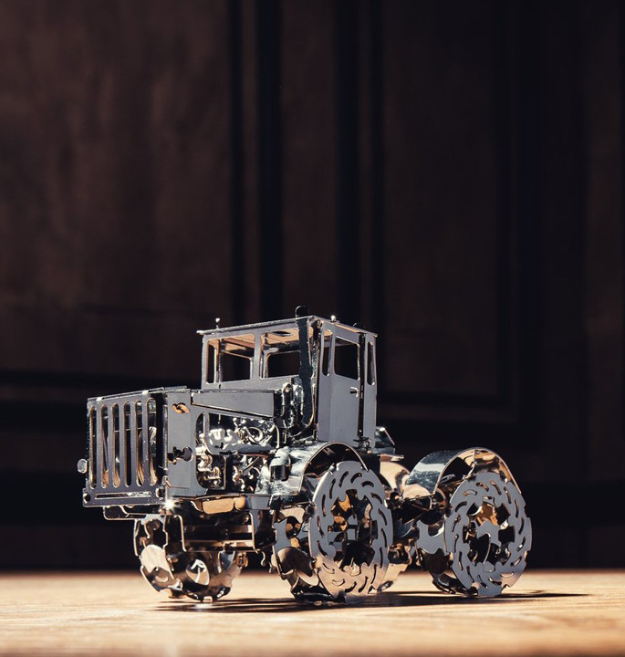 Productvisuals_Modelbouw-Time-For-Machine-hot-tractor2-1