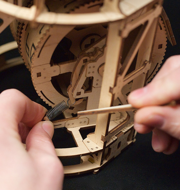 Productvisuals_Modelbouw-Tourbillon-tafelklok8-1