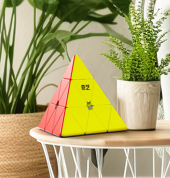 Productvisuals_Speedcubes-QiYi-QiMing-Pyraminx-PLUS-3