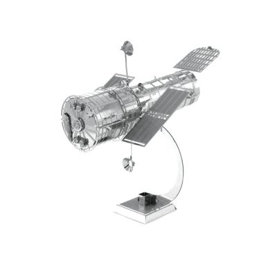 Productvisuals_Modeling-Metal-Earth-hubble-telescope
