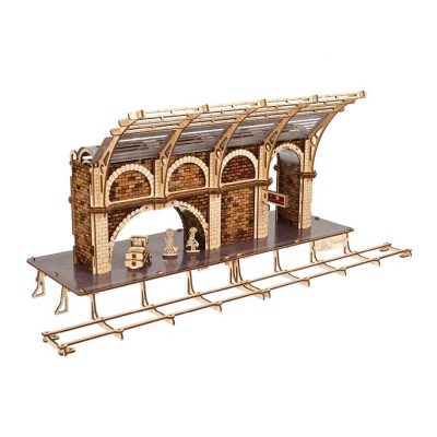 Product visuals_Model building Ugears Harry Potter Platform 9 ¾™